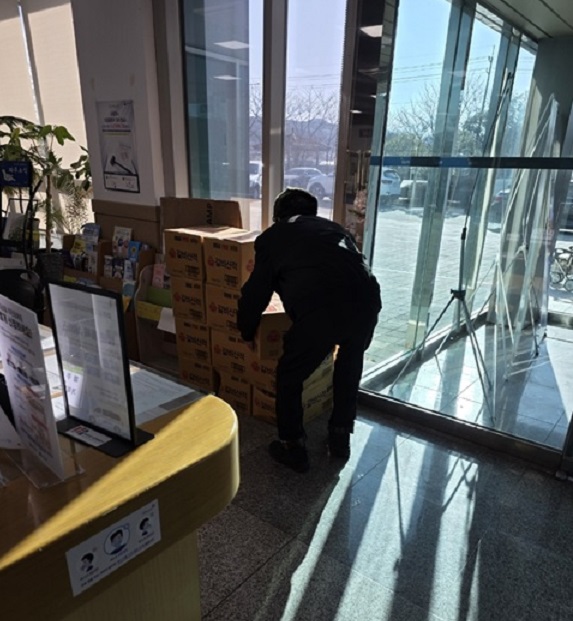 파주읍, 새해맞이 노인정 식료품 전달