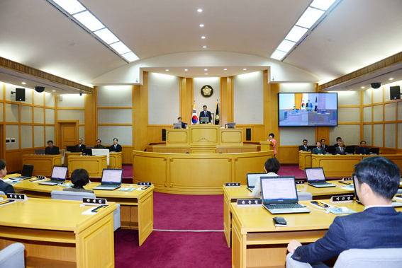 시의회, 논란일었던 학교급식 조례(안) 보류