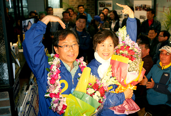 <총선 속보>-20대 국회의원 선거...파주갑 윤후덕 후보, 을은 박정 후보 당선