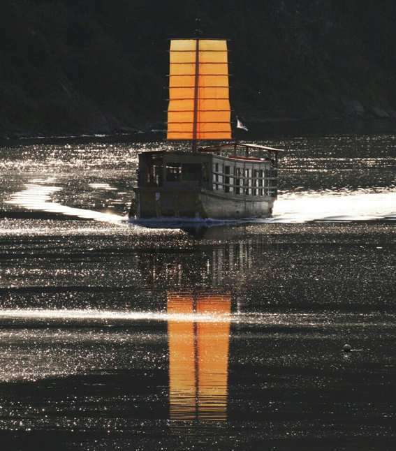 “중단된 황포돛배 운항 재개...길 열린다”