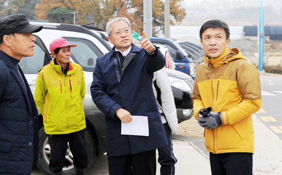 희망파주 ‘현장속으로’, 심학초교 진입도로 개설공사 현장 확인