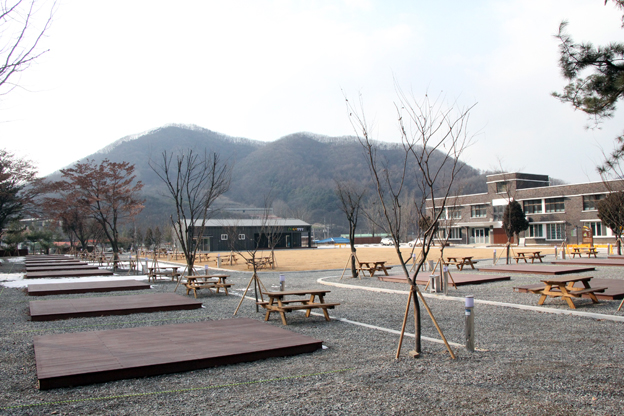 ‘책읽는 별난독서캠핑장’ 개장전 “삐그덕”