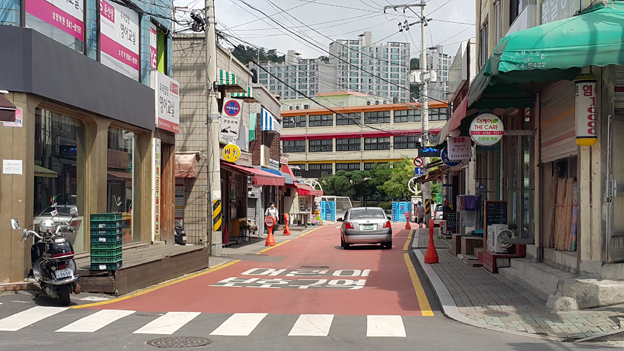 초등학생이 통학로 보도 설치 요구
